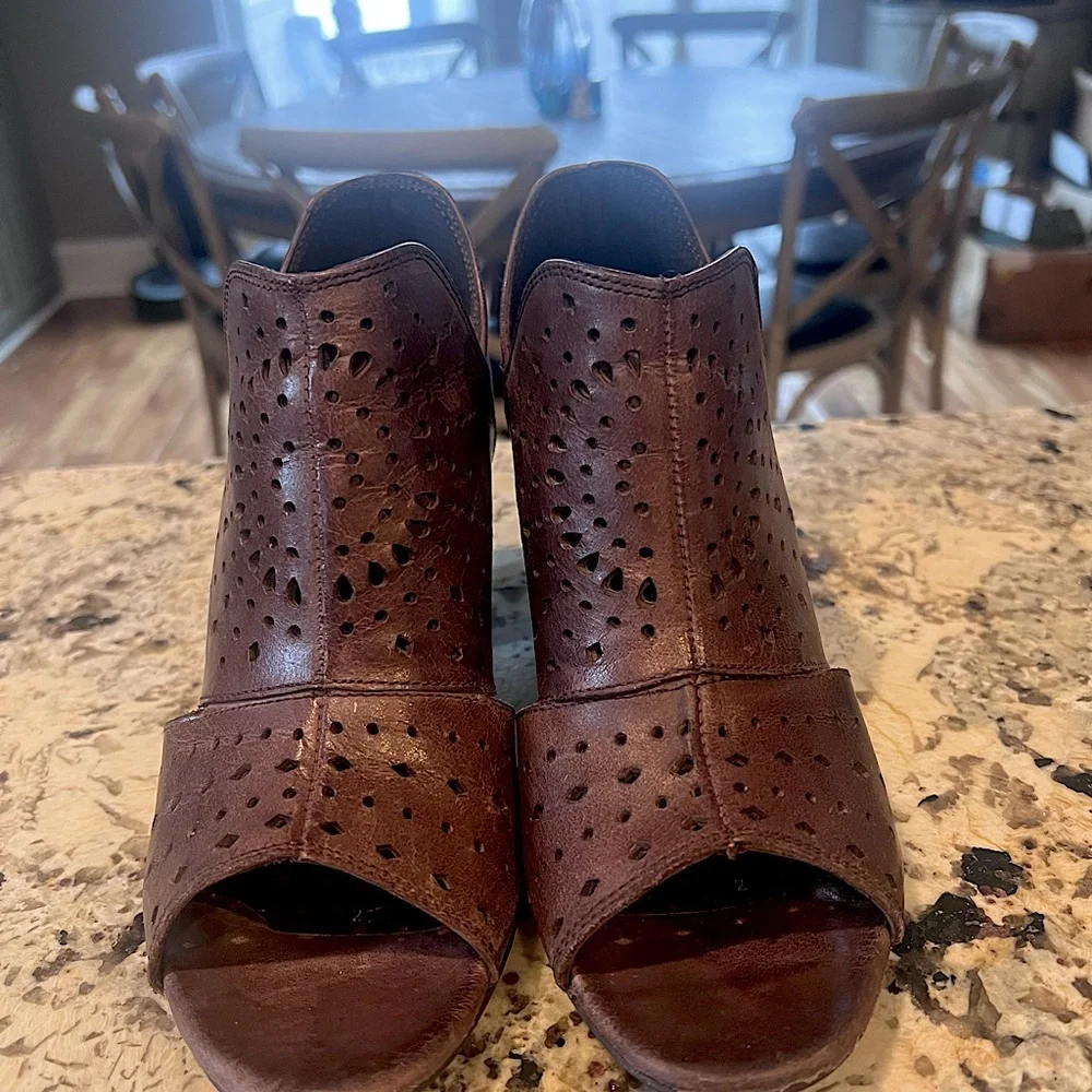 Beautiful brown Roper booties - Picture 2 of 6